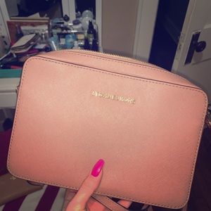Michael Kors mauve cross body purse
